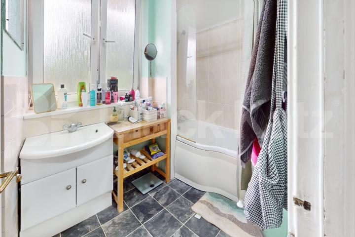 Duplex apartment offering size, quality & location  Burbage Close , London Bridge